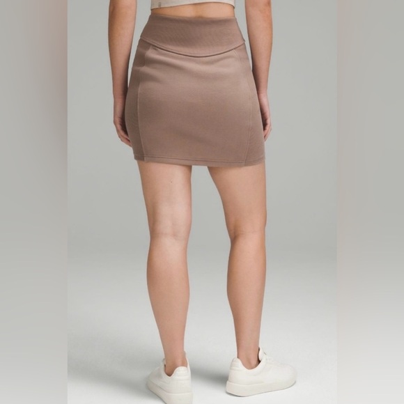 Lululemon Scuba HR Mini Skirt - Picture 3 of 3